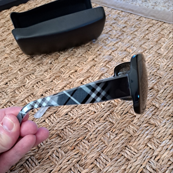 Burberry Sunglasses with Versace Case B-4074 3169/87 Black-Gray 58-15-130 - Picture 3 of 14